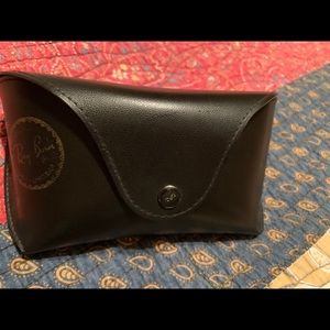 Ray Ban sunglasses holder 😎💛